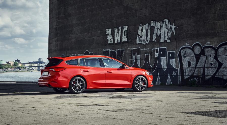  Ford Focus ST Estate 2019 года  (WW) (фото 17 из 40)